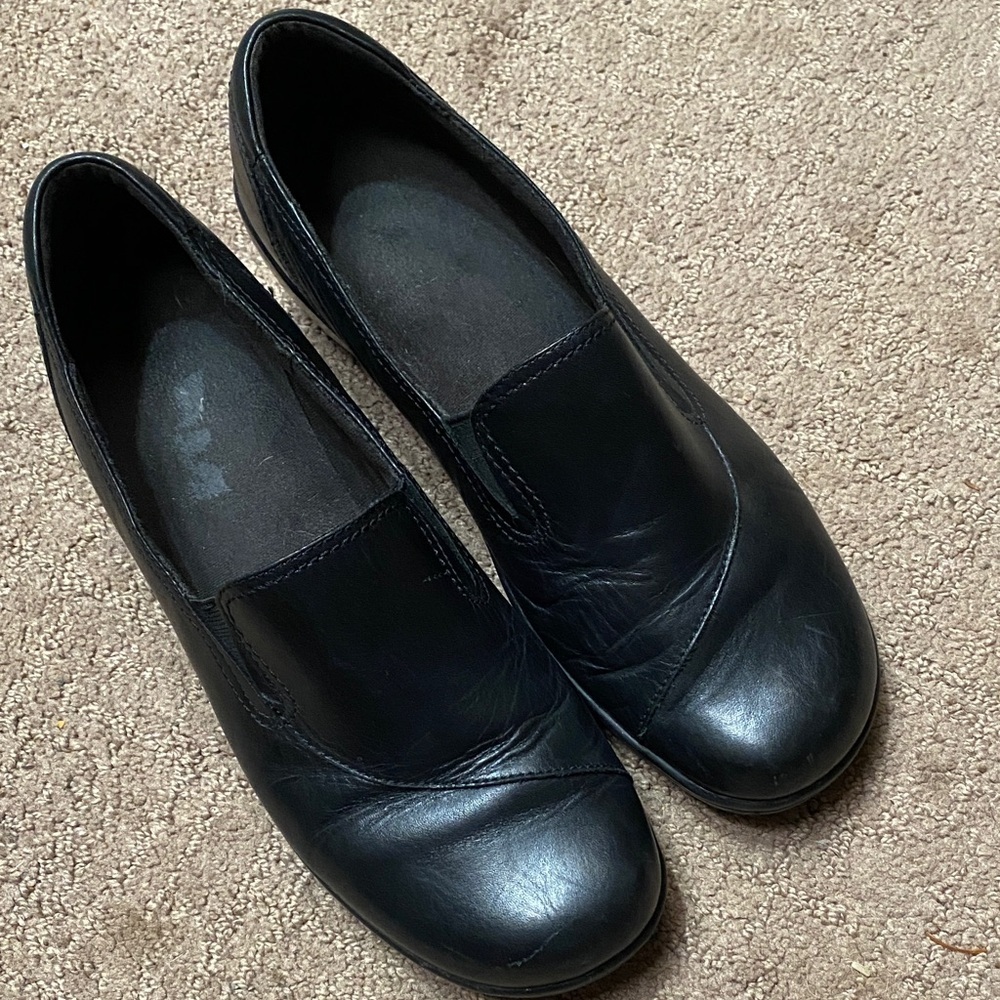 Clarks Women's Black Leather Size 11 Medium Minimalist Loafers Classic Office